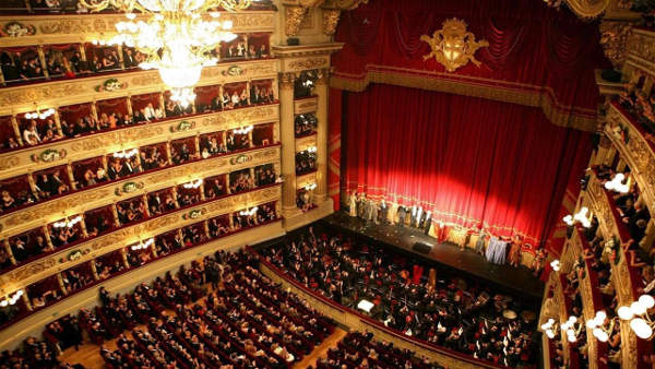 Stasera in TV: I Wiener Philharmoniker al Teatro alla Scala con Plàcido Domingo e Gustavo Dudamel 