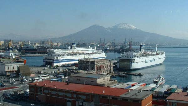 Stasera in TV: scoprire Napoli attraverso il suo porto 