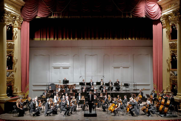 L’Orchestra di Fondazione Arena diretta da Francesco Ommassini diventa protagonista del prestigioso XXVIII Festival del Settembre dell’Accademia L’Orchestra di Fondazione Arena diretta da Francesco Ommassini diventa protagonista del prestigioso XXVIII Festival del Settembre dell’Accademia