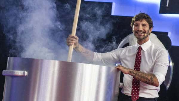 Stasera in TV: "Stasera tutto è possibile", quinto appuntamento con il feeling good show condotto da Stefano De Martino