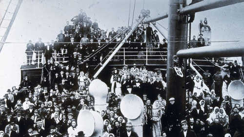 Stasera in TV: "Misteri d'archivio", 1903: Ellis Island Stasera in TV: "Misteri d'archivio", 1903: Ellis Island