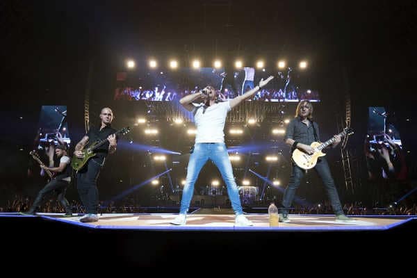 Al via il tour dei MODÀ da Bologna, a grande richiesta si aggiungono nuovi concerti a Reggio Calabria, Genova e il 2 maggio all’Arena di Verona