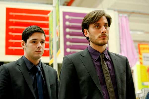 Stasera in TV: "Il mondo fino in fondo" con Luca Marinelli e Barbara Bobulova