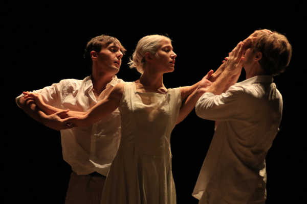 Il Teatro Puccini ripropone uno spettacolo cult dell’avanguardia teatrale degli anni ’70: La Gaia Scienza in “La rivolta degli oggetti”