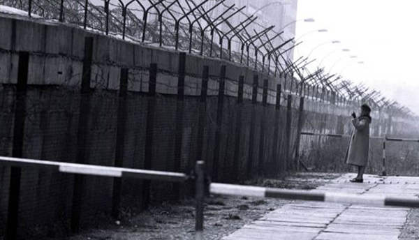Stasera in TV: "L'ombra del muro", Vite recluse