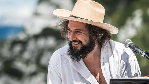 Brindisi di mezzanotte con Vinicio Capossela per il Capodanno cagliaritano