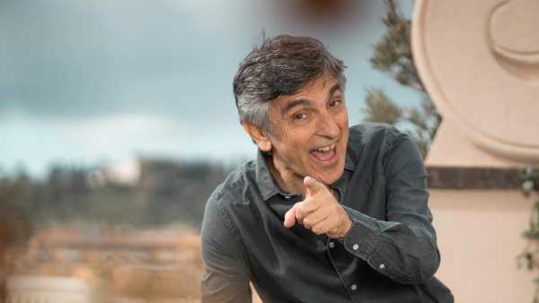 Stasera in TV: "Sogni e bisogni". Salemme il bello...della diretta