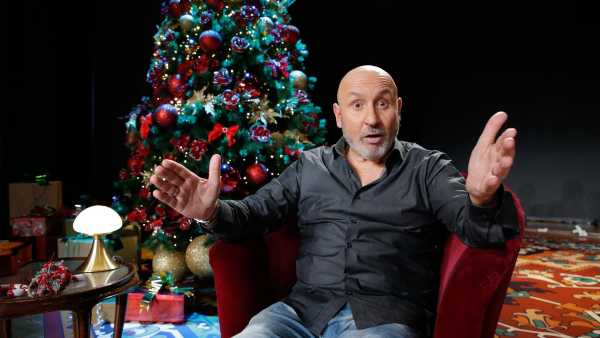Stasera in TV: "Natale a casa Battista". Una serata evento con il comico romano