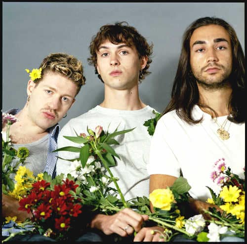 TAURO BOYS in concerto a Milano con l' "ALPHA CENTAURI TOUR"