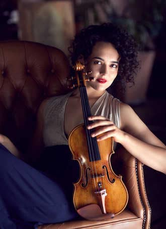 Stasera in TV: L'Orchestra Rai e il violino di Alena Baeva con Tomá Netopil