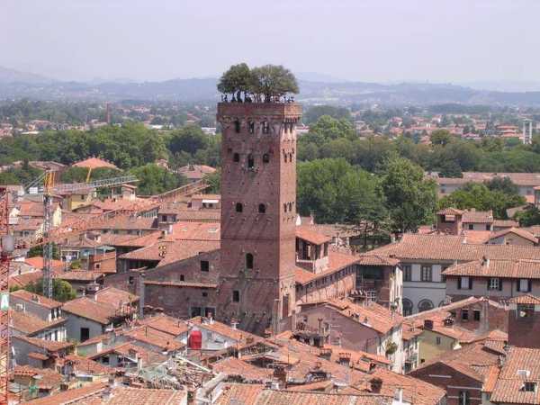 Stasera in TV: Lucca. La repubblica cinta dalle mura