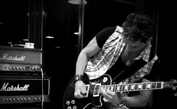 ANTHONY - MY LIGHT FOUND IN THE RAIN: in radio dal 10 gennaio il nuovo singolo del cantautore milanese che anticipa l'uscita del disco Walking on Tomorrow