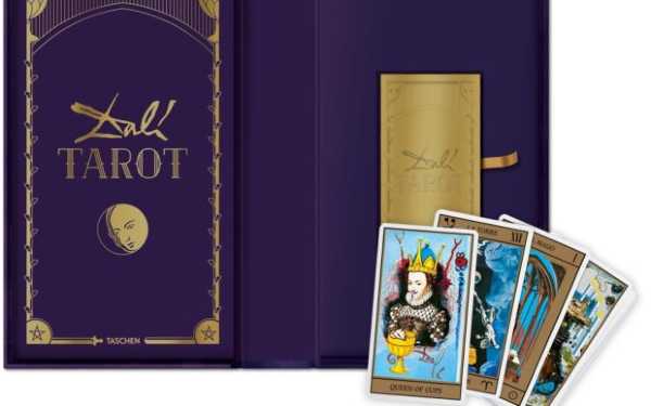 Recensione: i Tarocchi di Dalì, l'interpretazione di simboli e personaggi da parte del Maestro in una prestigiosa edizione