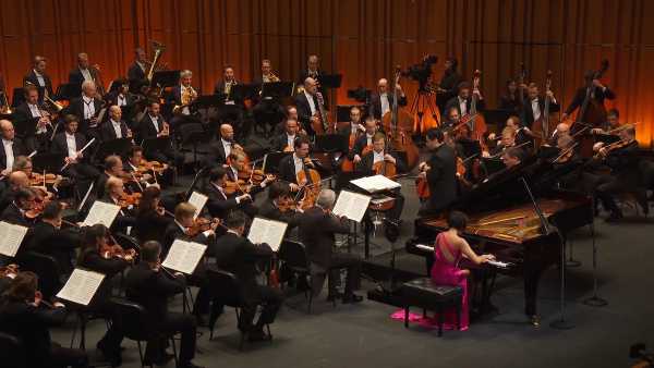 Stasera in TV: I Wiener Philharmoniker con Orozco-Estrada e Yuja Wang