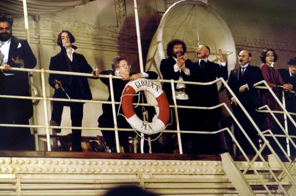 Stasera in TV: "E la nave va". Il film di Fellini a Binario Cinema