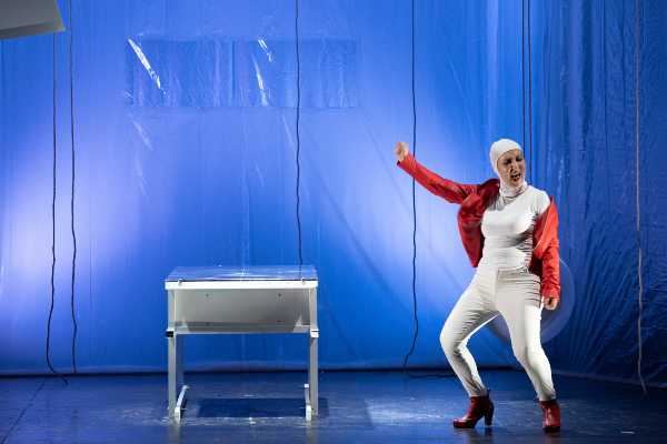 Teatro della Cometa:Il motore di Roselena con Gea Martire, regia Nadia Baldi