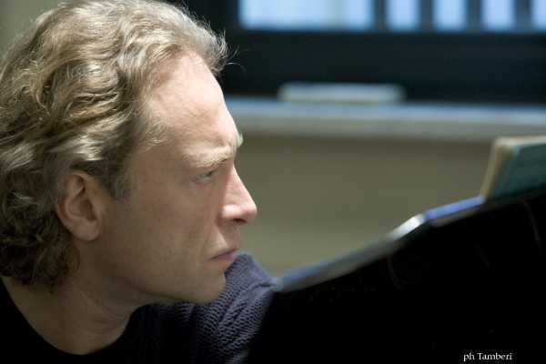 Paolo Restani, tra i maggiori interpreti del pianismo romantico e tardo-romantico, protagonista d’eccezione della prossima “Domenica in Musica” al Teatro Carlo Felice