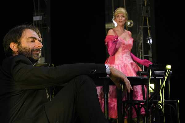 Neri Marcore' in "Tango del calcio di rigore" al Teatro Brancaccio