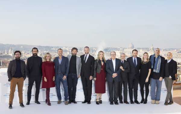 Amazon Prime Video investe nelle produzioni italiane originali con le star Carlo Verdone, Tiziano Ferro e Carlo Cracco Amazon Prime Video investe nelle produzioni italiane originali con le star Carlo Verdone, Tiziano Ferro e Carlo Cracco