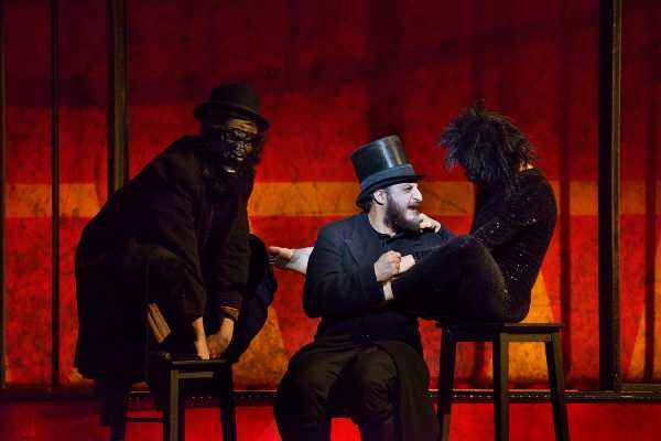 "La commedia della vanità", Claudio Longhi porta in scena Elias Canetti, teatro di varietà sullo sfondo di una dittatura nascente