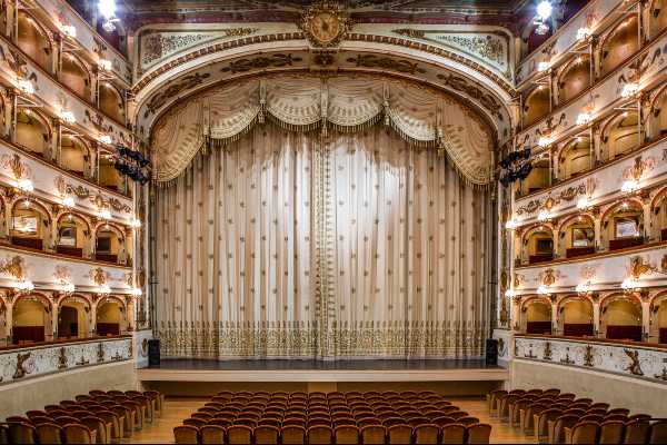 Coronavirus: il Teatro Comunale di Ferrara sospende le attività