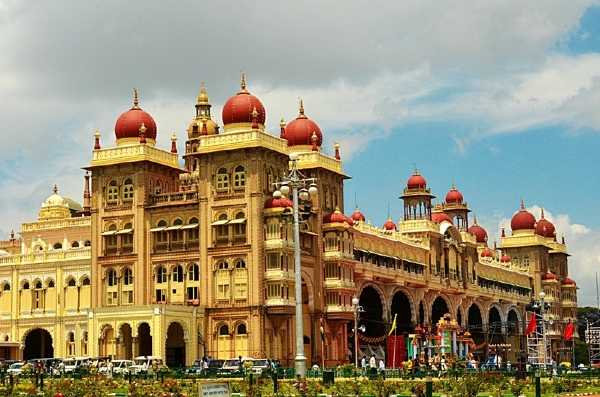 Stasera in TV: "Prossima fermata Oriente". Da Mysore a Chennai