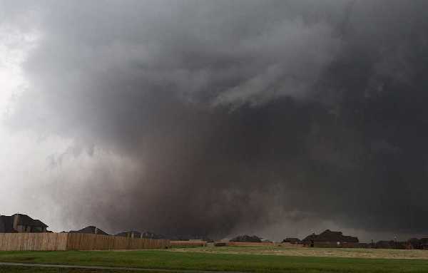 Stasera in TV: "Sopravvissuti". Oklahoma 1999: il più devastante tornado mai registrato Stasera in TV: "Sopravvissuti". Oklahoma 1999: il più devastante tornado mai registrato