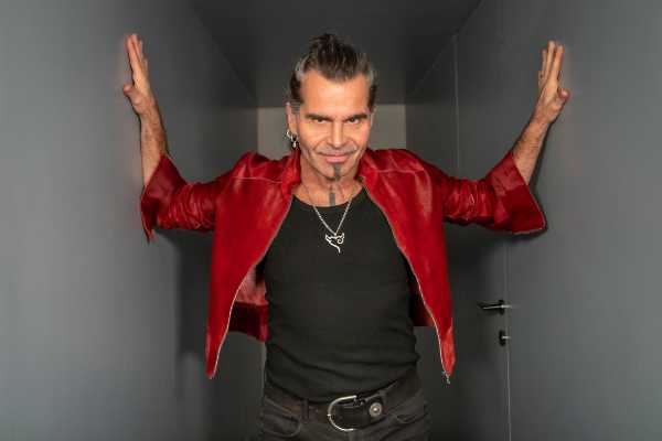 PIERO PELÙ per la prima volta in gara al Festival di Sanremo con il brano "GIGANTE", contenuto nel disco d'inediti "PUGILI FRAGILI", in uscita il 21 febbraio. Da luglio torna sulle scene live!