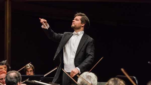 Oggi in TV: "Il grande pianista Alexander Malofeev con l'Orchestra Rai". Sul podio Juraj Valuha