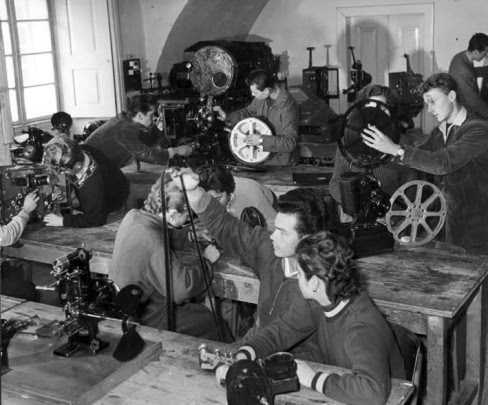 Il patrimonio cinematografico dell’AAMOD al servizio della scuola (e non solo) attraverso una serie di percorsi sulla storia sociale del Novecento