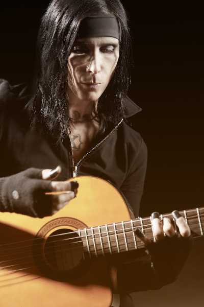 IAMX, rinviato l'Echo Echo Tour. Il concerto italiano si sposta a ottobre allo Spazio Teatro 89 di Milano