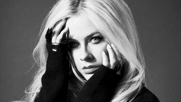 Coronavirus: AVRIL LAVIGNE cancella le tappe italiane dell'Head Above Water World Tour
