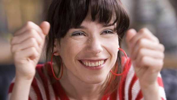 Stasera in TV: "La felicità porta fortuna". La vita complicata di un'insegnante