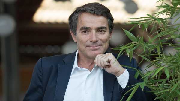 Stasera in TV: "Petrolio Files, Antivirus³". L'impegno dei medici e le misure che stanno adottando nel mondo