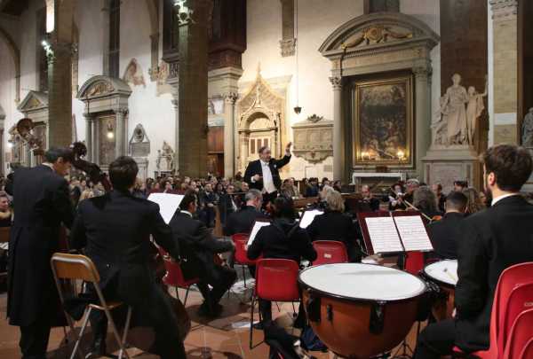 40 ANNI DI ORCHESTRA DA CAMERA FIORENTINA - Il direttore e fondatore Lanzetta ripercorre la storia dell'ensemble 40 ANNI DI ORCHESTRA DA CAMERA FIORENTINA - Il direttore e fondatore Lanzetta ripercorre la storia dell'ensemble