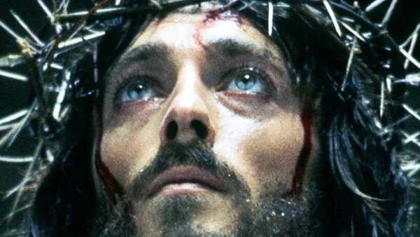 Oggi in TV: "Pasqua con Rai Gold". Da "La gatta Cenerentola" al "Gesù di Nazareth" di Zeffirelli