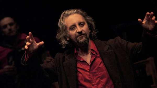 Stasera in TV: "Su Rai5 la "Radio clandestina" di Ascanio Celestini".  Uno degli spettacoli più intensi dell'autore