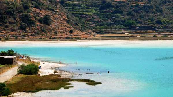 Stasera in TV:""Pantelleria isola di terra" su Rai5". Un luogo al centro di "Di là dal fiume e tra gli alberi"