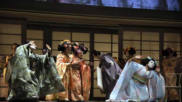 Stasera in TV: ""Madama Butterfly" della Scala in prima serata su Rai5". Con la direzione di Chailly e la regia di Hermanis Stasera in TV: ""Madama Butterfly" della Scala in prima serata su Rai5".  Con la direzione di Chailly e la regia di Hermanis