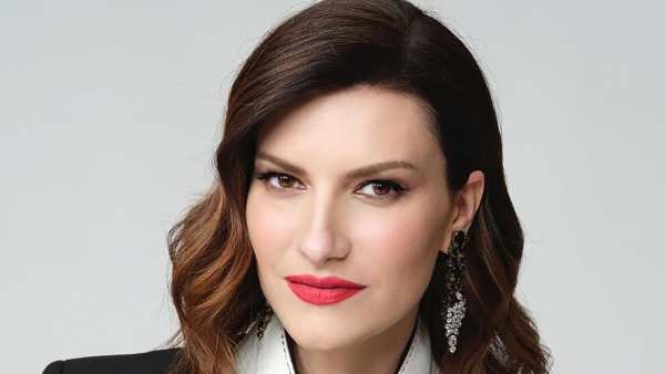 Stasera in TV: "Laura Pausini protagonista di "7 donne - AcCanto a te" su Rai3". Settimo e ultimo appuntamento con la musica che "unisce"