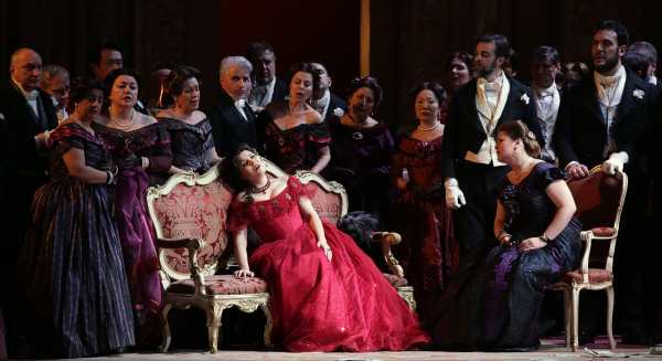 Stasera in TV: "La Traviata diretta da Muti e firmata da Liliana Cavani". Su Rai5, a trent'anni dalla prima rappresentazione