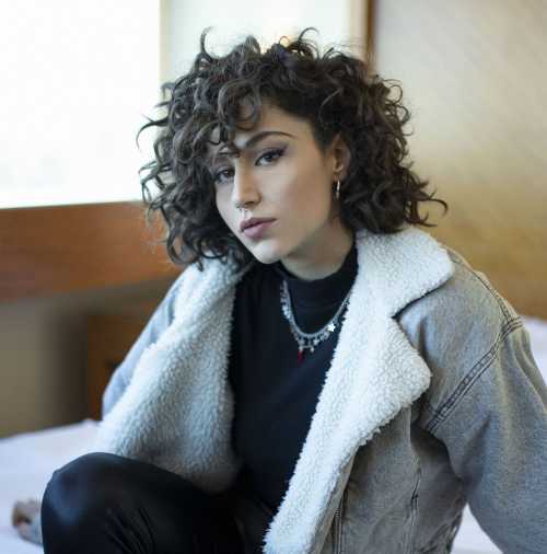 È disponibile in digitale “VA TUTTO BENE”, primo album della finalista di "Amici 19" GIULIA MOLINO, con oltre 2 milioni di stream