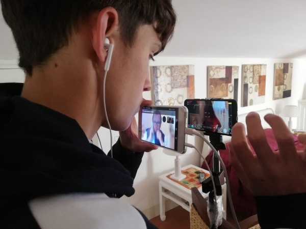 IL CINEMA NON SI FERMA: Il primo docufilm interamente realizzato in interni con telefonini e webcam
