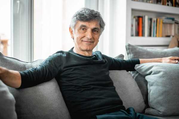 Stasera in TV: "Salemme in vesti femminili su Rai2 in "Di mamma ce n'è una sola"". Torna il teatro in tv con "Salemme il bello della diretta!"