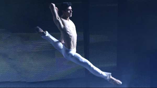 Stasera in TV: "La magia della danza di Roberto Bolle torna su Rai1". Una selezione dei migliori momenti di "Danza Con Me"