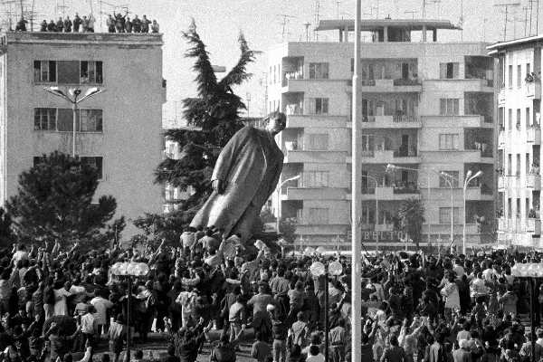 Oggi in TV: "Passato e Presente". L'Albania di Enver Hoxha