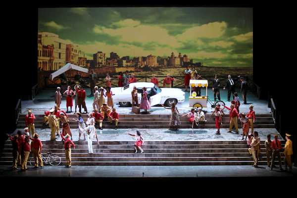 La Carmen di Bizet spostata da Davide Livemore nella Cuba rivoluzionaria di Fidel Castro e Che Guevara. Oggi sui canali social del Teatro Carlo Felice