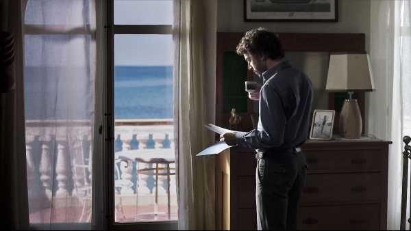 Stasera in TV:""Il giovane Montalbano" alle prese su Rai1 con "La prima indagine"". Indietro nel tempo con Michele Riondino nei panni del giovane Salvo