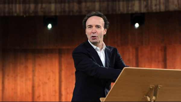 Stasera in TV: "Tornano, su Rai1, I Dieci Comandamenti interpretati da Roberto Benigni"