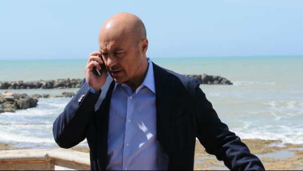 Stasera in TV: "Montalbano torna su Rai1 con "Il campo del Vasaio"". Con la partecipazione di Belen Rodriguez